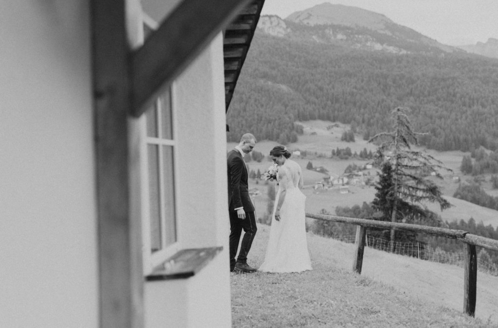 bride and groom dolomites valley 